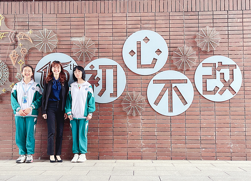 杨艳婷  采访合照_副本.png