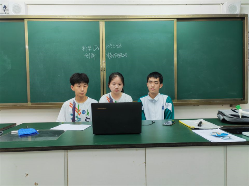 创新大赛答辩照片_副本.jpg 创新大赛答辩照片_副本.jpg